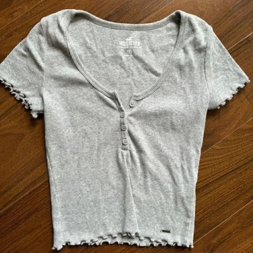 Hollister S Ribbed Henley tee shirt with lettuce hem